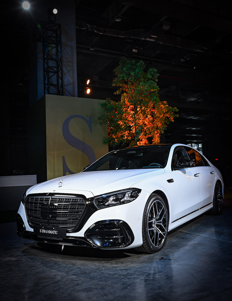 圖9_S-Class 導入 Manufaktur Made to Measure 客製化方案，此為MANUFAKTUR 特殊漆-瓷釉白